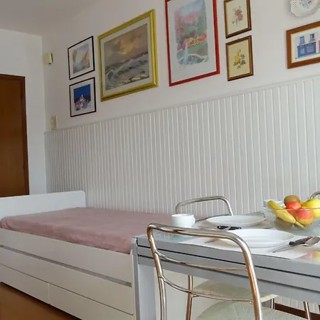 Flat With A Wonderful Terrace - Beahost Apartment *